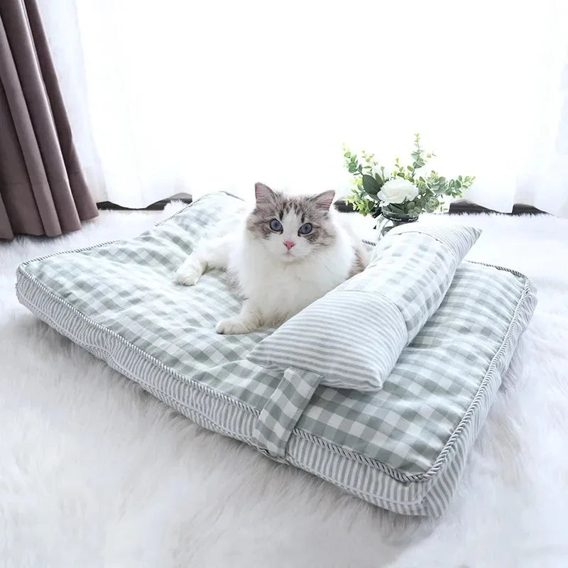 Winter Warm Cat Bed